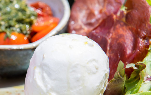 Ensalada Caprese al modo de Pomeriggio con Bocconcini DOP