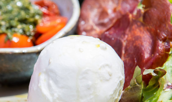 Ensalada Caprese al modo de Pomeriggio con Bocconcini DOP
